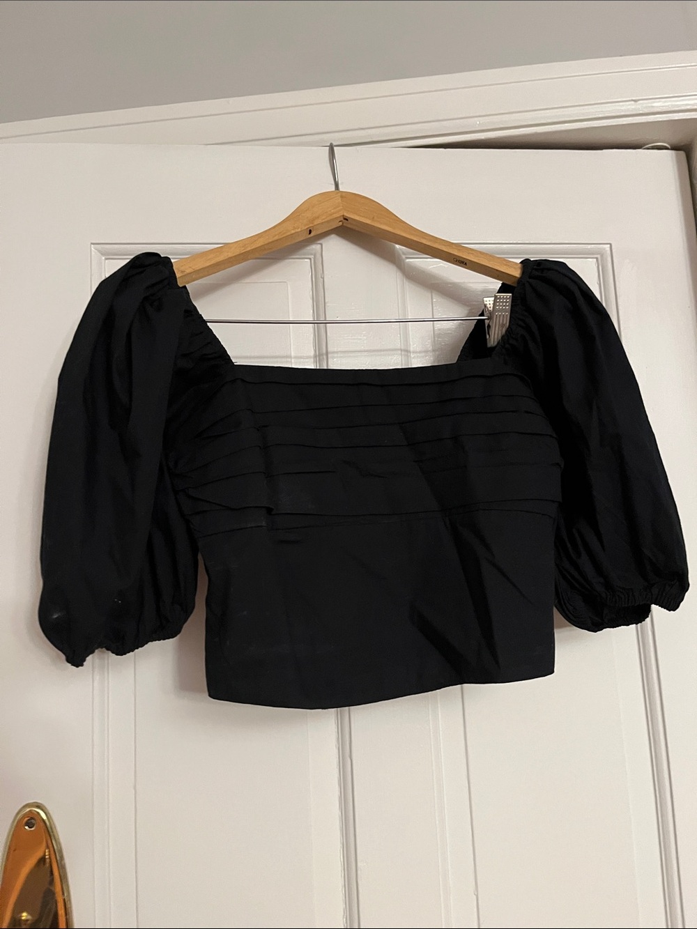 Abercrombie and Fitch Women’s Black Puff-Sleeve Square-Neck Top
